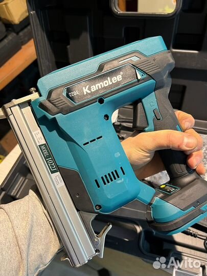 Степлер аккумуляторный строительный Kamolee