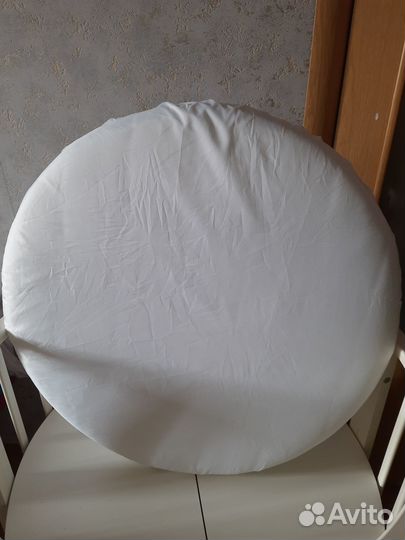 Матрас круглый в кроватку в идеальном состоянии