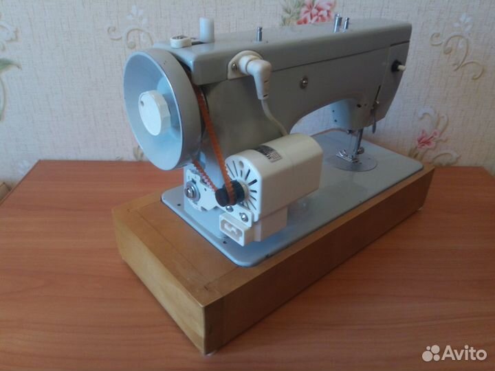Швейная машина Подольск 142