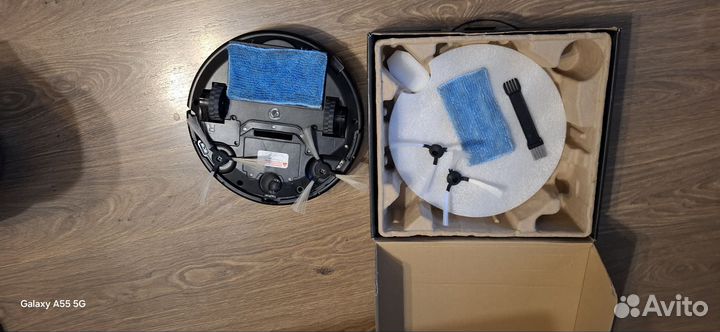 Робот пылесос Redmond