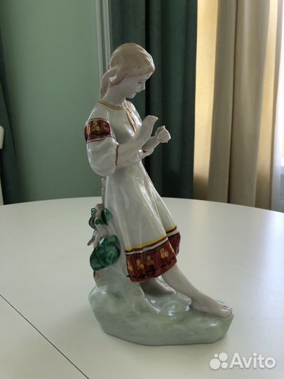 Статуэтка девушка с ромашкой СССР