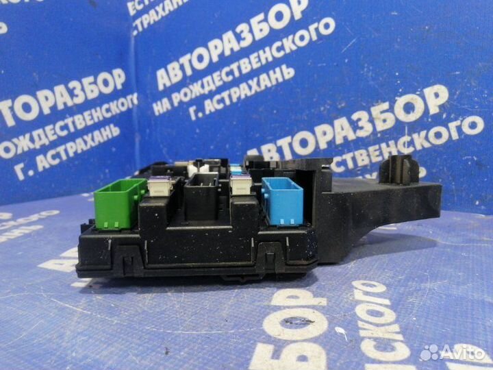 Блок предохранителей салона Opel Astra H универсал