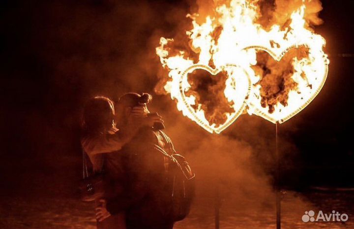 Тяжелый дым, конфетти, холодные фонтаны, вертушка