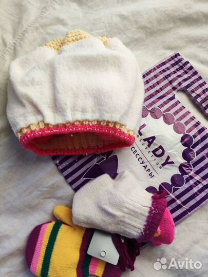 Шапочка и варежки для малышки