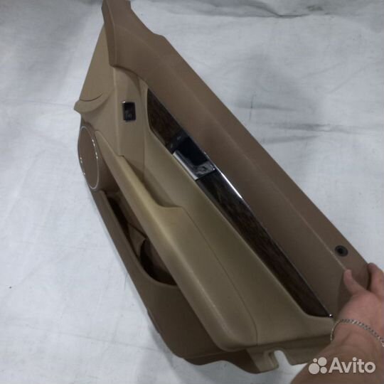 Обшивка двери передняя правая Mercedes-Benz