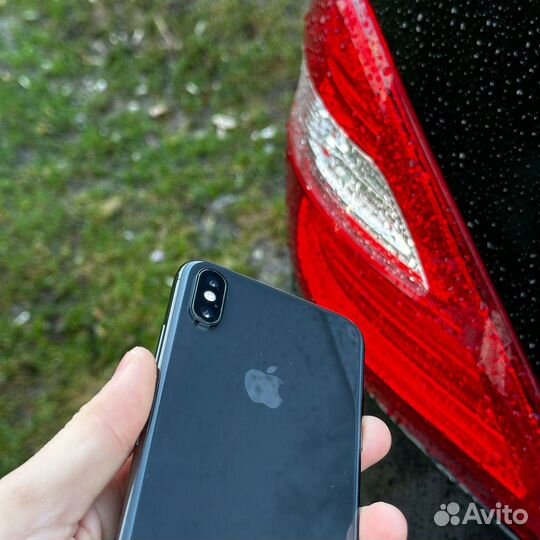 iPhone Xs, 64 ГБ