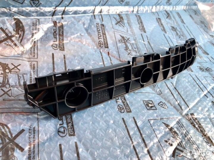 Кронштейн бампера передний правый Lexus Lx 570