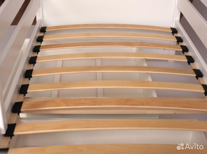 Детская кровать односпальная с фигурным изголовьем