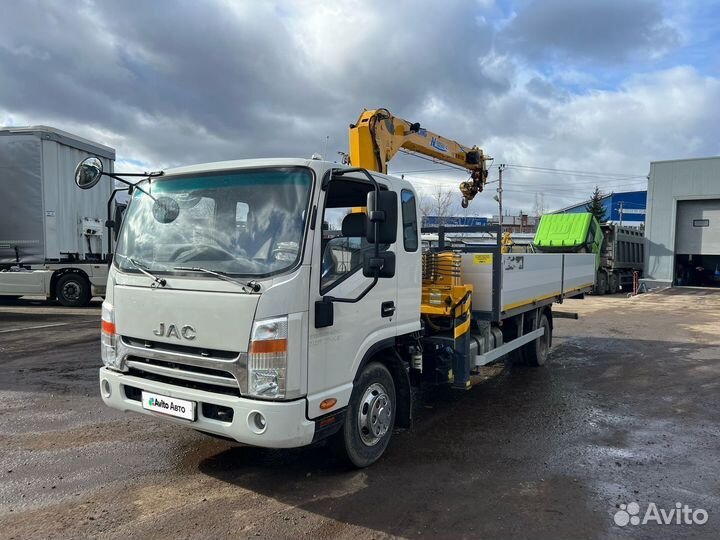 Бортовой грузовик JAC N90 с КМУ XCMG, 2023