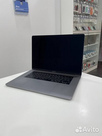 MacBook Pro 15 with Touch Bar 2017