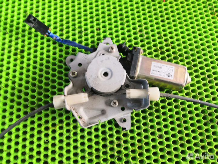 Стеклоподъемник передний правый Ниссан Р несса