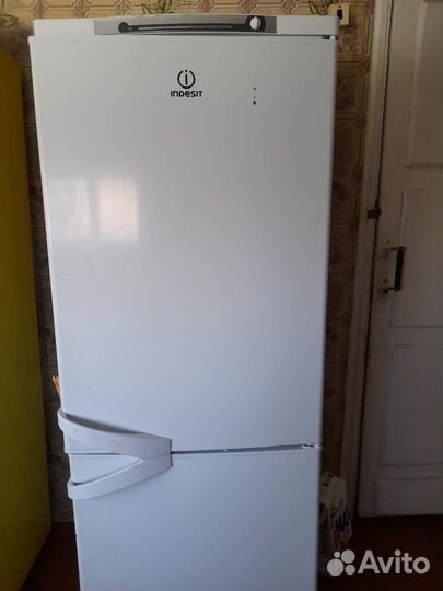 Холодильник indesit
