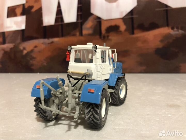Модель трактора 1:43