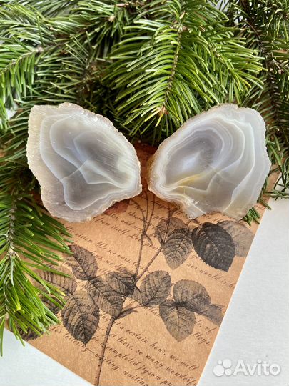 Агат «Павлиньи глазки»