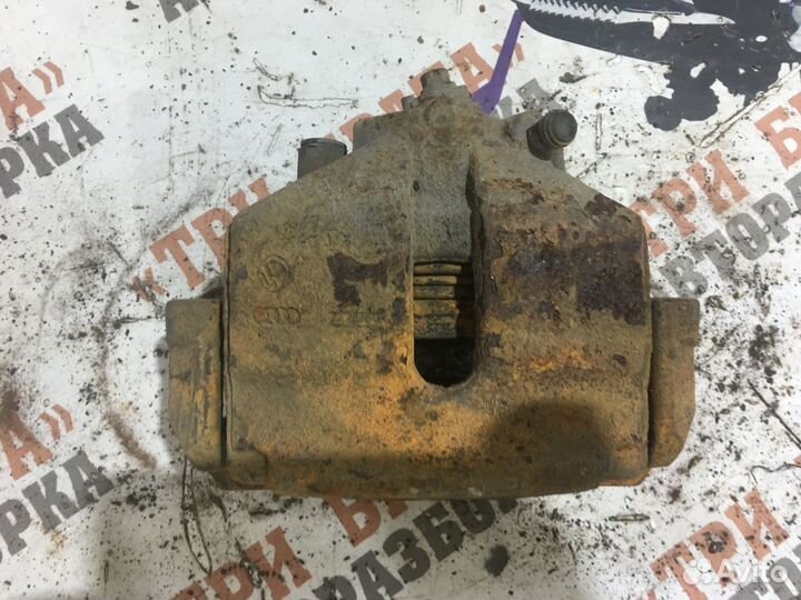 Шкода Октавия Суппорт передний Лев