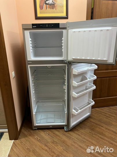 Холодильник двухкамерный liebherr