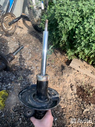 Стойка амортизатора Nissan Qashqai j10