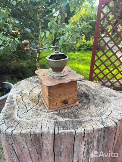 Кофемолка ручная старинная