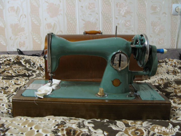 Швейная машинка Подольск 2М (ручной привод)