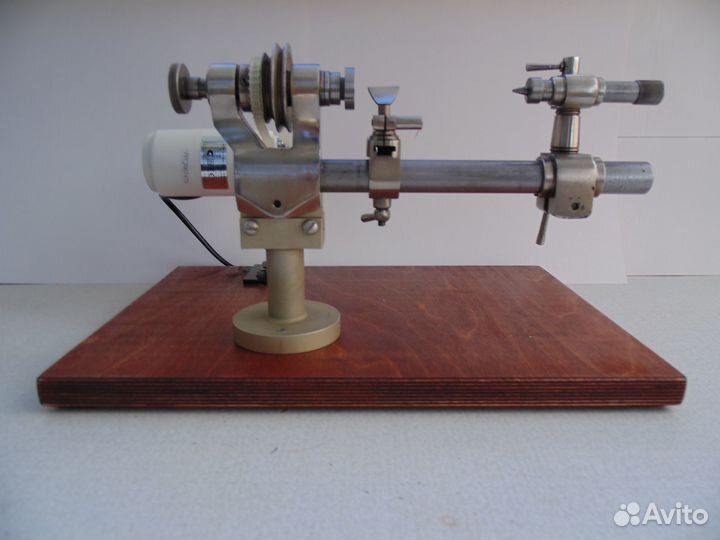 Часовой токарный станок