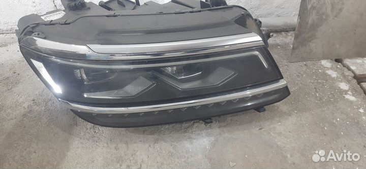Фара правая VW Tiguan