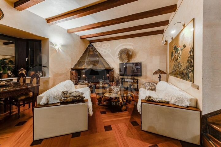 Дом 450 м² на участке 21,2 сот.