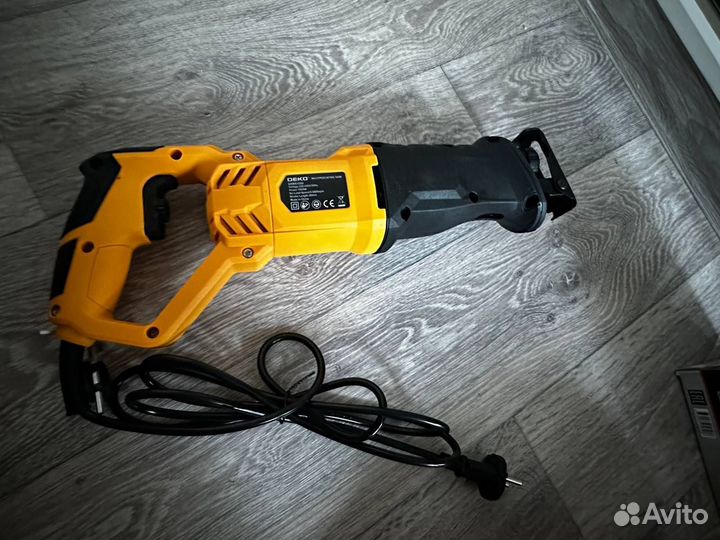 Сабельная пила 1000 Вт новая