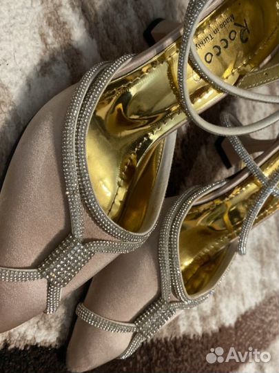 Туфли на каблуке