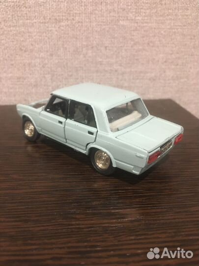 Модель ваз 2105 СССР тантал 1:43