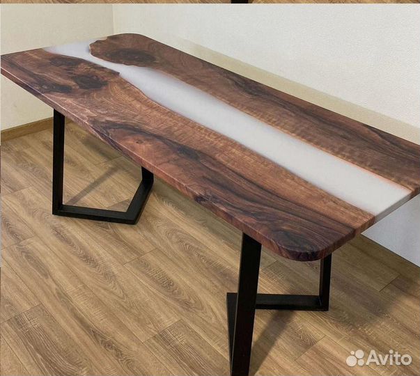 Компьютерный стол 'Satisfactory Feeling'