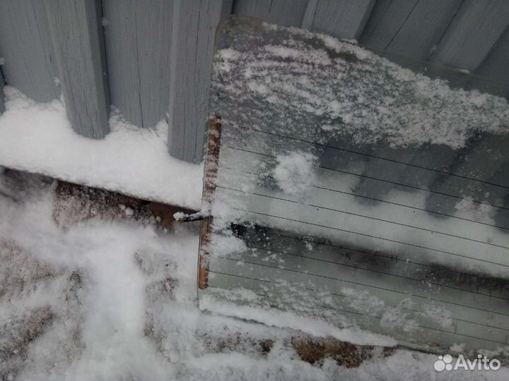 Стекло заднее ветровое