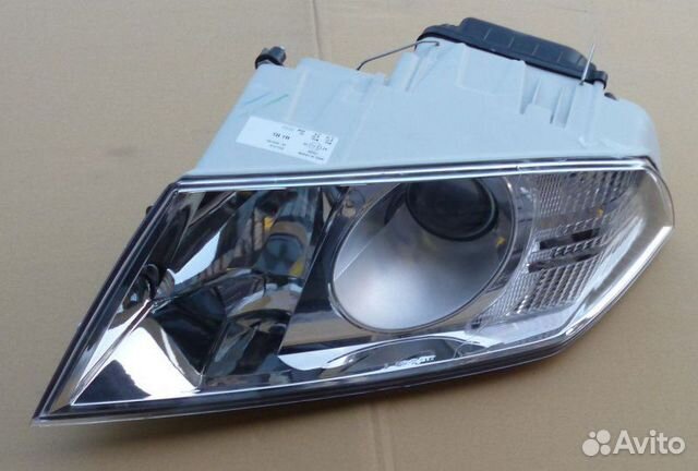 Фара левая под ксенон с корректором передняя левая