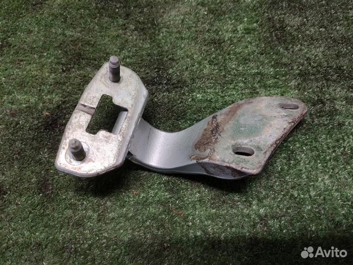 Петля багажника правая Mercedes Benz ML W164 2007