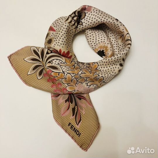Шелковый платок fendi