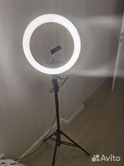 Кольцевая лампа 36 см со штативом и держателем тел