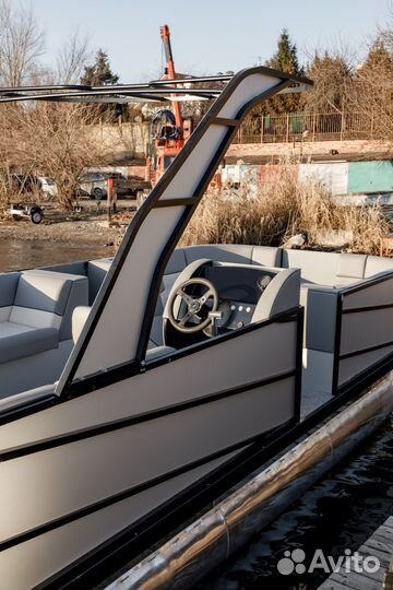 Моторный катамаран для туризма