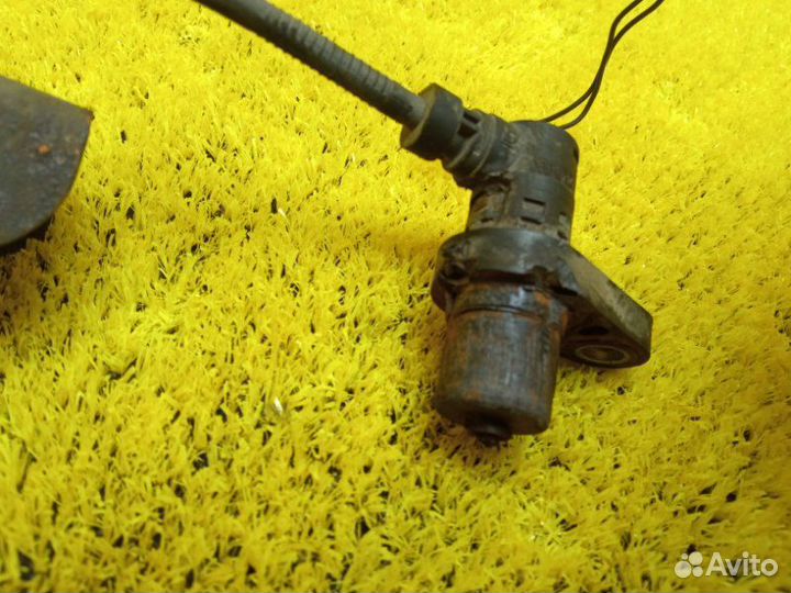 Датчик abs передний левый Toyota Hiace/Regius Ace