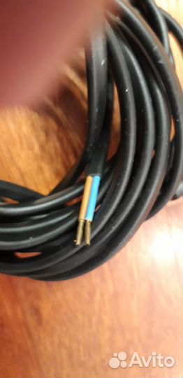 Кабель с вилкой черный