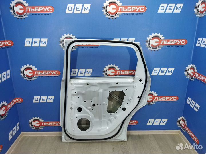 Дверь задняя правая Audi Q7 2 2015