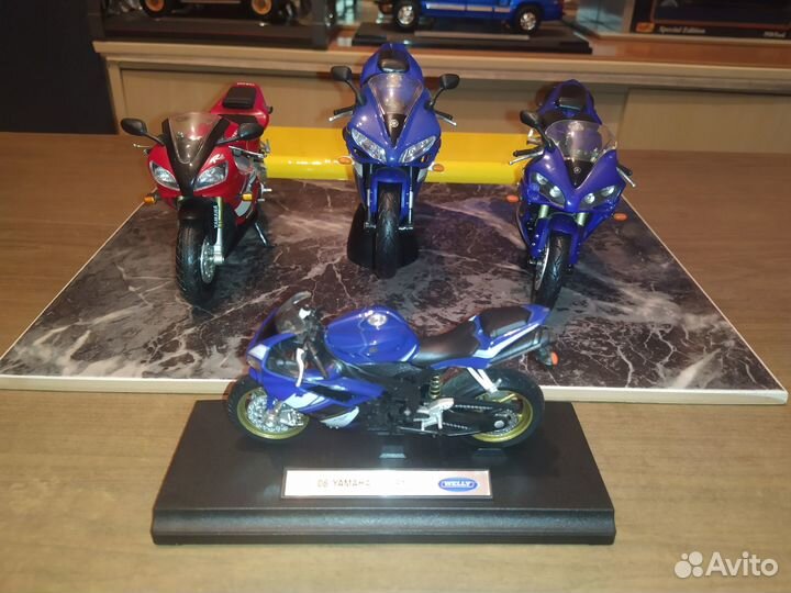 Мотоцикл Welly Yamaha YZF-R1 (12806P) 1:18, синий