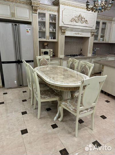 Стол и стулья в гостиную. В наличии