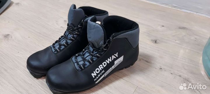 Лыжные ботинки