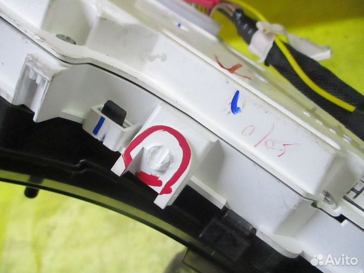 Панель приборов Toyota Corolla ZZE150