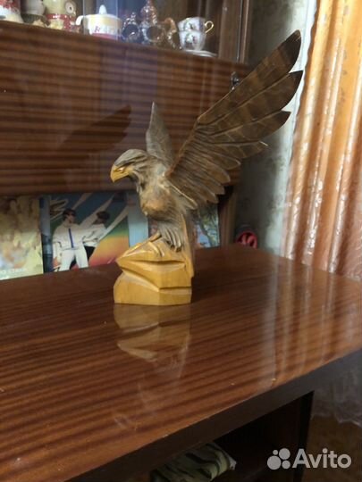 Орел из дерева