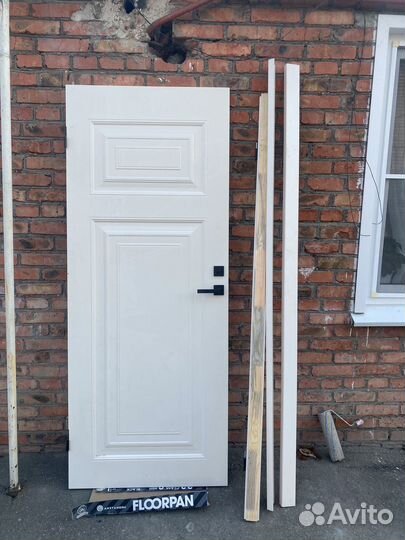 Дверь деревянная с коробкой