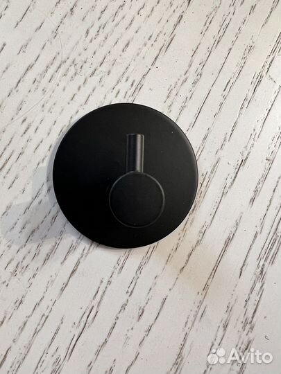 Крючок настенный металлический