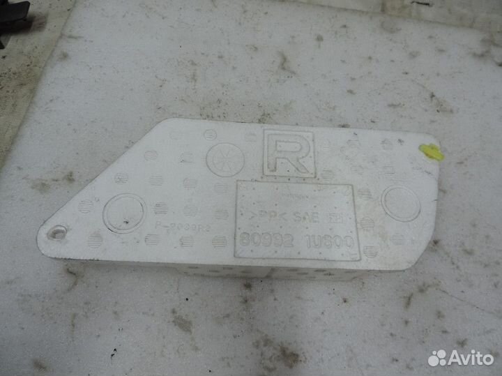 Уплотнитель двери двери передняя правая Nissan Not