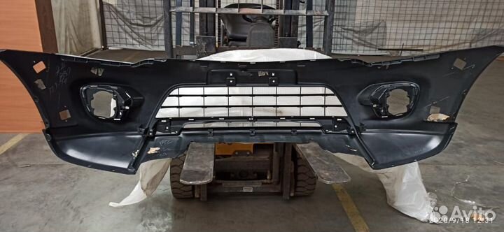 Бампер передний Mitsubishi L200 6400G111