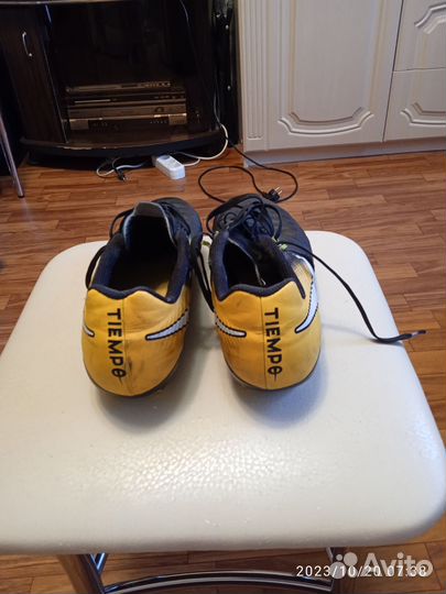 Футбольные бутсы