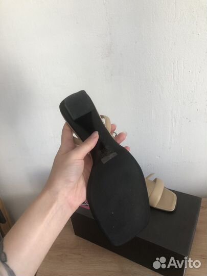 Босоножки на каблуке